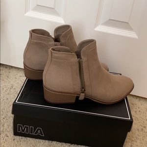 Mia brand ankle boots, NWT, size 9